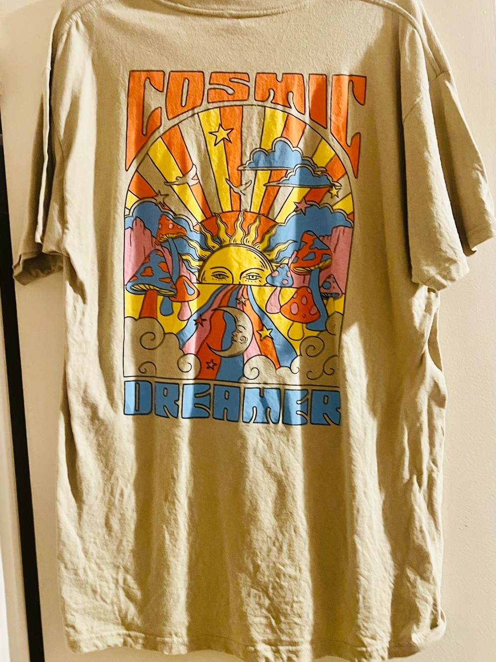 Cosmic Dreamer Graphic Tee - Beige Sunburst Print L